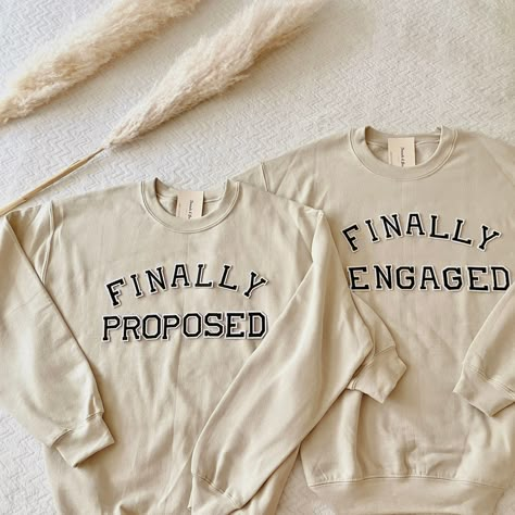 This trendy matching newly engaged sweatshirt is perfect for after-engagement proposal photoshoots as well as engagement reveals! This is also perfect for gifting to your friends and loved ones! The letters (patches) and are heat pressed. Our sweatshirts run in a UNISEX fit. The sweaters naturally have a slightly oversized fit giving extra room for moving around and comfort! For this reason, we highly recommend getting your true normal size especially if you like that slight oversized fit! :) Or What To Do After Getting Engaged, Surprise Engagement Party After Proposal, Engagement Reveal Ideas, Fall Engagement Party Outfit, Engagement Party Gifts For Couples, Proposal Ideas With Family, Proposal Outfits For Her, Engaged Sweatshirt, Best Proposal Ideas