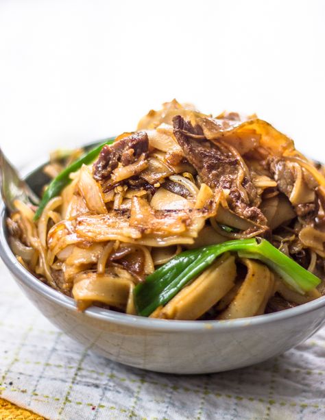 Beef Stir Fry with Flat Rice Noodles | Gimme Delicious Beef Rice Noodle Stir Fry, Hofan Noodles, Flat Noodles Recipe, Best Beef Stir Fry, Garden Beans, Flat Rice Noodles, Flat Noodles, Free Noodles, Chow Fun