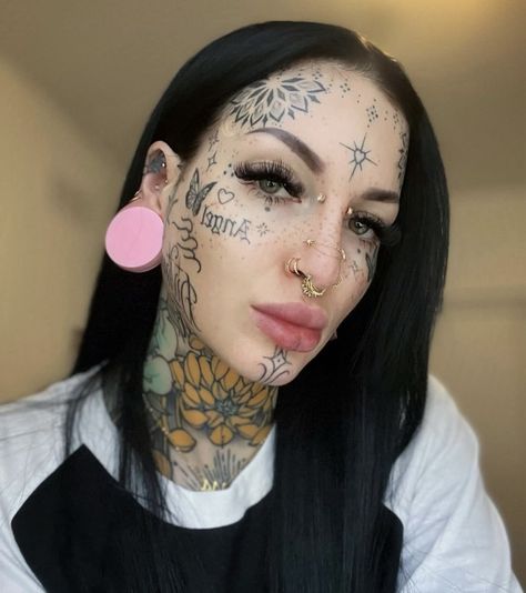 Pierced Girls, Tattoo Character, Face Tats, Face Tattoos For Women, Piercing Care, Monami Frost, Ball Tattoo, Heavily Tattooed, Life Drawing Reference