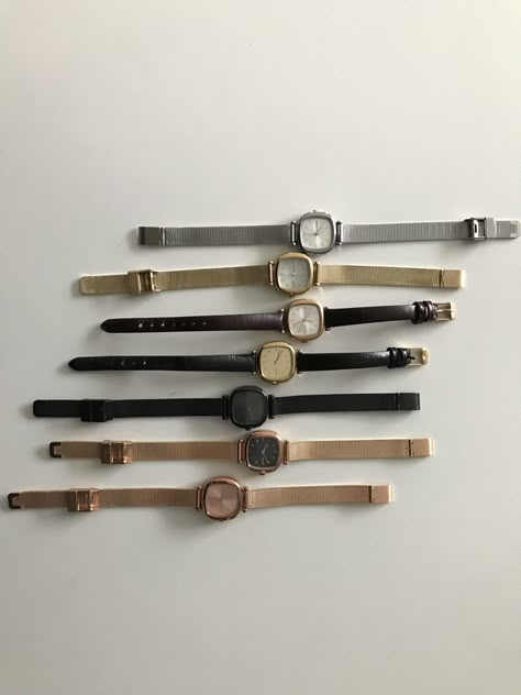 Trendy Watches Women, Miss Moneypenny, Casual Watches Women, Watches Women Simple, Pretty Watches, 일본 패션, Simple Watches, Trendy Watches, Fancy Watches