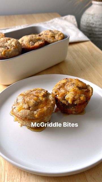 Becca | TeacherTastes on Instagram: "McGriddle Bites - 1 lb ground breakfast sausage, cooked - 2 cups protein pancake mix of choice (I used @flourishpancakes ) - 1 1/2cups water - 2 cup shredded cheddar cheese - Maple syrup (measure with your heart) 1. Preheat oven to 400 2. Combine cooked sausage, pancake mix, water, and shredded cheese 3. Divide into 12 sprayed muffin trays 4. Top each with maple syrup 5. Bake 400 for 20 6. Enjoy!" Protein Pancake Mcgriddle, Healthy Mcgriddle Bites, High Protein Mcgriddle Cups, Protein Mcgriddle Bites, Kodiak Cakes Muffins Sausage, Mcgriddle Muffins Recipe, Protein Mcgriddle Muffins, Kodiak Mcgriddle Muffins, Sausage Mcgriddle Muffins