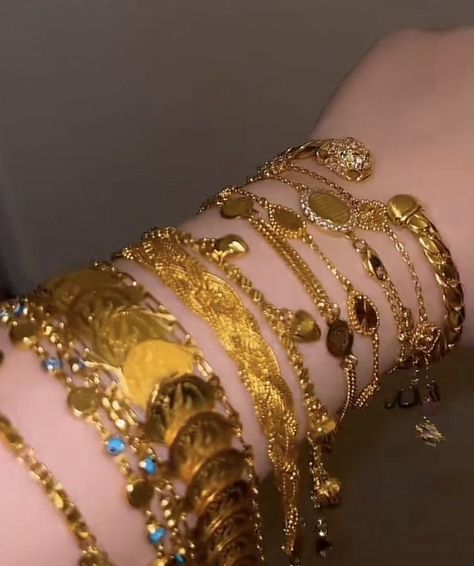 Arab Jewelry Traditional, Gold Jewelry Aesthetic Arab, Arab Wedding Jewelry, Arabian Gold Jewellery, Arab Jewelry Aesthetic, Gold Jewelry Arab, Arab Gold Jewelry, 21k Gold Jewelry, Kurdish Jewelry