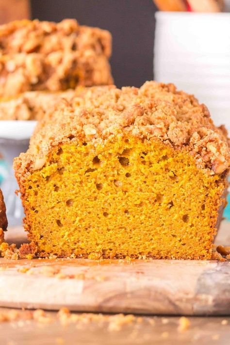 Pumpkin lovers - this recipe is definitely for you. If you’re a fan of everything autumn and especially love pumpkin treats, you absolutely need to whip up this amazing pumpkin crunch bread. It’s wonderfully soft and moist, with just the right hint of sweetness - not overpowering at all. You’ll find the recipe super-easy to follow, and each bite of this yummy pumpkin streusel bread is packed with incredible flavor. Enjoy a slice (or maybe two - who's counting?) with a cup of coffee or tea! Everything Autumn, Pumpkin Sausage, Pumpkin Banana Muffins, Pumpkin Streusel, Pumpkin Crunch, Pumpkin Treats, Moist Pumpkin Bread, Pumpkin Loaf, Pumpkin Treat