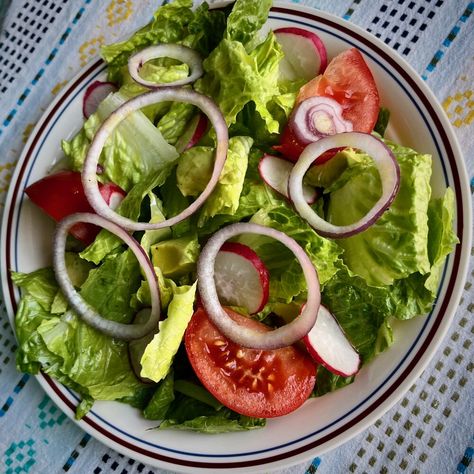 Easy Cuban Salad | Allrecipes Cuban Salad, Cuban Dishes, Salads To Go, Cuban Cuisine, Citrus Dressing, Salad Dressing Recipe, Romaine Lettuce Salad, Tossed Salad, Refreshing Salad