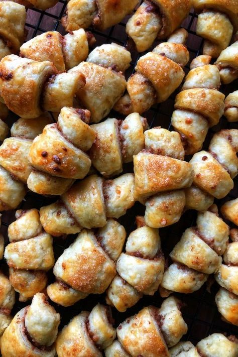 Cinnamon Toffee Butterhorns (Rugelach) - no matter whether you call these cookies rugelach or butterhorns, treat yourself to this buttery cookie filled with bits of milk chocolate toffee and cinnamon sugar! #rugelach #butterhorns #cookies #recipe #toffee #cinnamon Rugelach Cookies, Rugelach Recipe, Buttery Cookie, Jewish Food, Sour Cream Recipes, Dessert Tea, Ham Glaze, Chocolate Toffee, Buttery Cookies