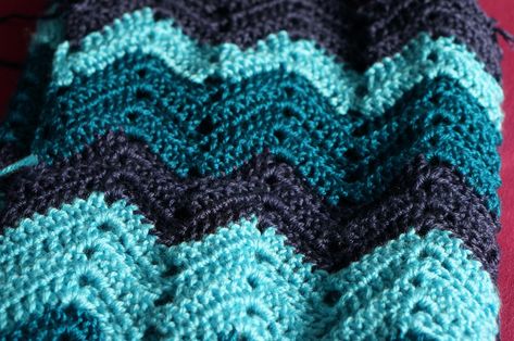 Written pattern, How to crochet the double crochet Chevron blanket Double Crochet Chevron Blanket, Crochet Blanket Double Crochet, Double Crochet Chevron, Crotchet Blanket Patterns, Crochet Patterns English, Zig Zag Crochet Pattern, Written Crochet Patterns, English Charts, Crochet Chevron Blanket