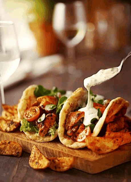 Gyro Lunch GIF - Gyro Lunch Greek Gyro - Discover & Share GIFs Gyros Pita, Greek Gyros, Chicken Gyros, Restaurant Photography, Summer Lunch, India Food, Beer Recipes, Food Styling, Food Photo