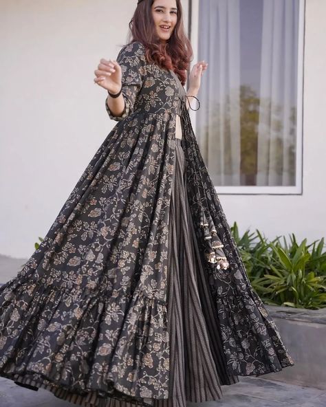 ₹1499 Stunning 3-piece Koti Style Indo-Western Suit of Printed Crop Top, Palazzo And Parallels paired With a Beautiful Printed Shrug Set *LUCAYA Vol~8* D.no 801 to 803 Single Pce Available *Rate :- ₹ 1499 free shipping* v Fabrics:- Heavy MUSLIN Silk With Digital Printed Work Crop Top Inner Attached Size :- XS-34, S-36, M-38, L-40, XL-42, XXL-44, 3XL-46, 4XL-48, 5XL-50 & 6XL-52 Length :- Shrug - Max Up to 55-57" Crop Top - Max Up to 15" Palazzo - Max Up to 38-40" Flai... Crop Top Palazzo, Long Choli Lehenga, Western Suit, Angrakha Style, Printed Crop Top, Western Suits, Lace Dress Design, Lehenga Wedding, Wedding Lehenga