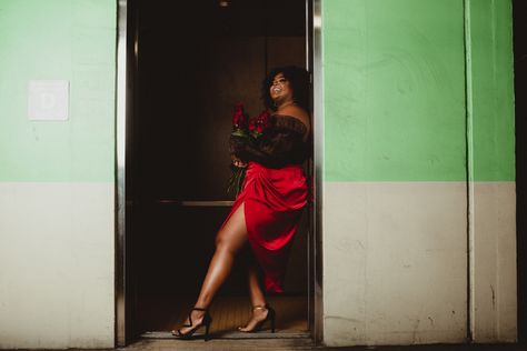 Elevator Photoshoot Aesthetic, Lift Photoshoot, Elevator Photoshoot, Birthday Shoot Ideas, 25th Bday, Bday Photoshoot, Photoshoot Aesthetic, Birthday Shoot, Beauty Influencer