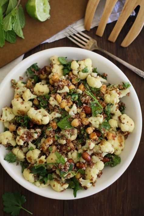 Chickpea Quinoa Salad, Chickpea Quinoa, Super Salads, Vegetarian Side Dishes, Lime Dressing, Vegan Salad, Quinoa Recipes, Quinoa Salad, Roasted Cauliflower