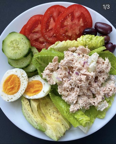 Tomato And Cucumber, Cucumber Slices, Albacore Tuna, Healthy Food Inspiration, Healthy Food Dishes, Tuna Recipes, Healthy Lifestyle Food, Free Keto Recipes, Bariatric Recipes