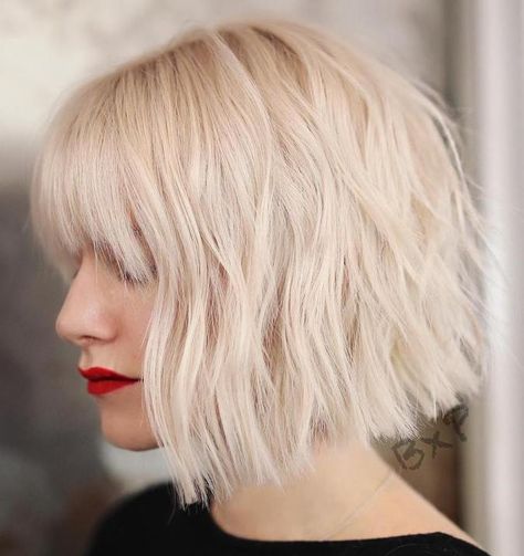 Ash Blonde Chopped Bob Blond Cenușiu, Bob Lung, Choppy Bob Haircuts, Textured Haircut, Choppy Bob Hairstyles, Short Layered Haircuts, Classic Hairstyles, Short Bob Haircuts, Short Blonde