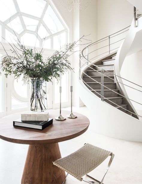 Entryway Round Table, Round Foyer Table, Round Entry Table, Modern Entryway Decor, Textiles Design, Modern Entry, Entrance Table, Clock Living Room, Modern Entryway