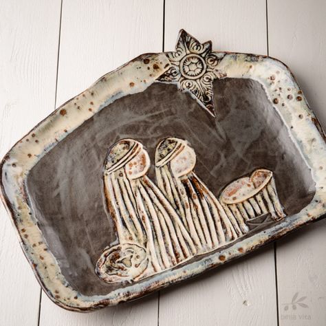 Etta B Pottery- "The First Noel" Large Nativity Platter in Gray Christian Pottery Ideas, Pottery Nativity Scene Handmade, Ceramic Nativity Set Handmade, Etta B Pottery, Nativity Pottery, Pottery Nativity, Ceramic Nativity Set, Holiday Pottery, Christmas Pottery