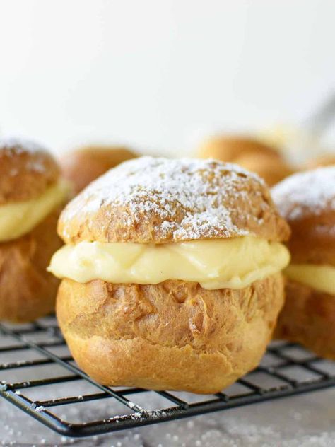 Learn how to make cream puffs with this step by step recipe. This classic Italian pastry that is not difficult to make and you'll love the pastry cream filling. #creampuffs #creampuffrecipe #dessert #pastry #pastries #italianrecipe Rice Puddings, Cream Puffs Recipe, Homemade Cream Puffs, Cream Puff Filling, Cream Puff Recipe, Dessert Board, Puff Recipe, Italian Recipe, Puff Puff