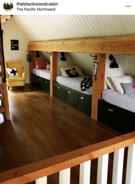 Cabin Loft Bunk Room, Cabin Sleeping Loft, Small Cabin Loft Bedroom, Cabin Built In Bunk Beds, Built In Loft Bunk Beds, Cabin Loft Bedroom Ideas, Cabin Bunks, Cabin Loft Bedroom, Log Cabin Loft