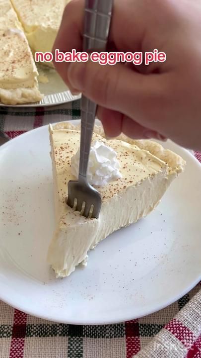 Eggnog Pudding Recipe, Eggnog Pie Recipe, Eggnog Pie, Homemade Pie Recipes, Easy Eggnog, Cool Whip Desserts, Coconut Cake Recipe, Strawberry Rhubarb Pie, Easy Pie Recipes