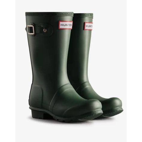 A Mini Version Of The Iconic Original Tall Boot, The Original Kids Rain Boot Is A Dream For Junior Explorers. Finished In Timeless Hunter Green This Waterproof Kids Boot Is Handcrafted From Natural Rubber. Designed For Adventures, Our Specialised Kids Boots Are Highly Resistant To Wear And Abrasion With A Polyester Lining For Comfort. Reflective Patches And The Hunter Original Tread Offer Added Safety So You Can Be Confident Letting Them Take On The Elements Whatever The Weather. We Recommend Th Toddler Hunter Boots, Kids Hunter Boots, Navy Hunter Boots, Black Hunter Boots, Hunter Boots Socks, Hunter Kids, Kids Rain Boots, Kids Rain, Hunter Rain Boots