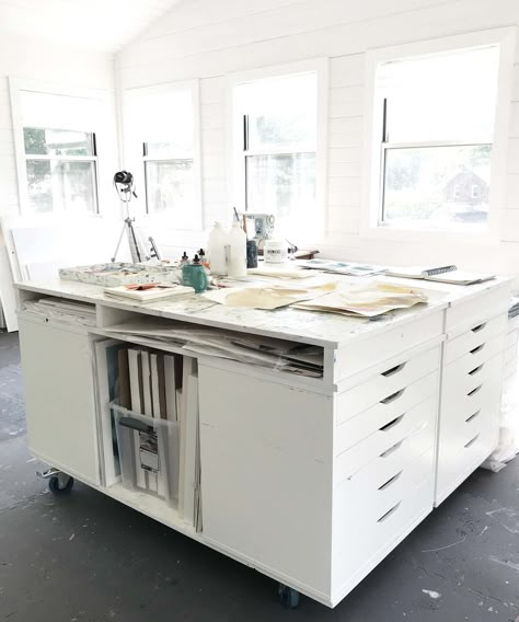 Customize your art studio work table with this DIY Ikea hack- 4 Alex flat drawers Art Studio Table, Home Art Studios, Alex Drawers, Art Studio Storage, Ikea Alex Drawers, Alex Drawer, Art Studio Space, Art Studio Organization, Ikea Alex