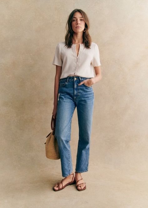 Laura T-Shirt - Cream - Organic cotton - organic textile - Sézane Sezane Spring 2024, Spring Capsule Outfits, Sezane Styling, Sezane Summer Outfit, Sezane Outfit Ideas, Casual French Outfits, Sezane Style, Sezane Summer, Sezane Clothing