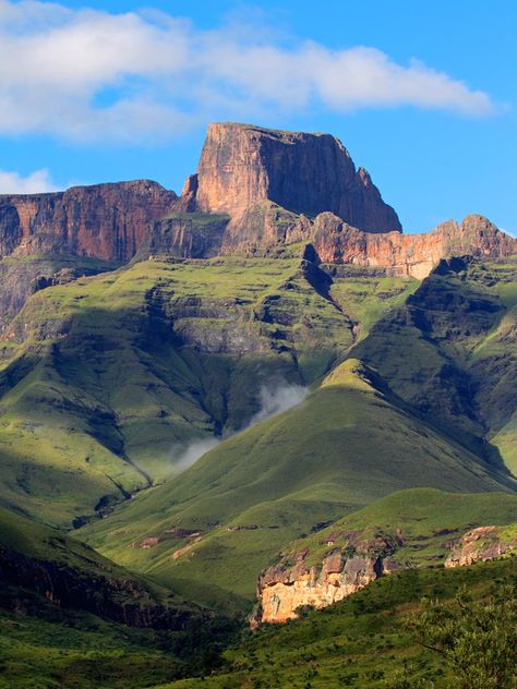 South Africa Road Trips, Drakensberg Mountains, Photography Museum, Africa Vacation, Africa Photography, Reggae Artists, Africa Destinations, Pattern Painting, South Africa Travel