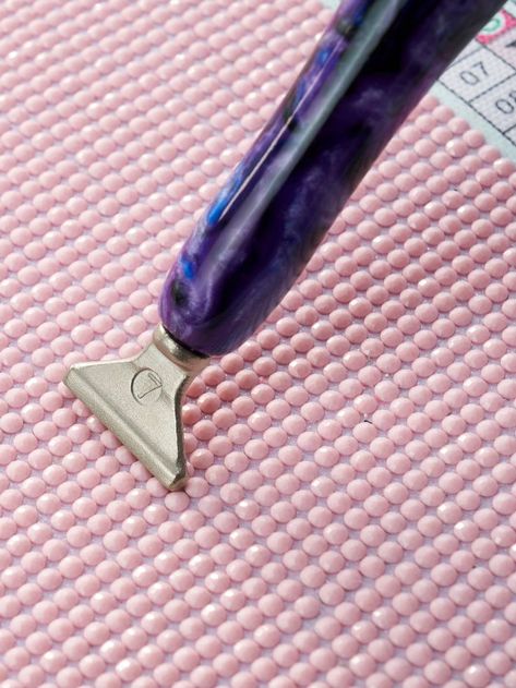 A steel diamond painting multiplacer is shown on a premium diamond painting pen on top of a canvas filled with pink rhinestone drills. Diamond Painting Tools, Diamond Picture, Best Accessories, New Accessories, Must Have Tools, Essential Tools, Art Tools, Art Accessories, Painting Tools