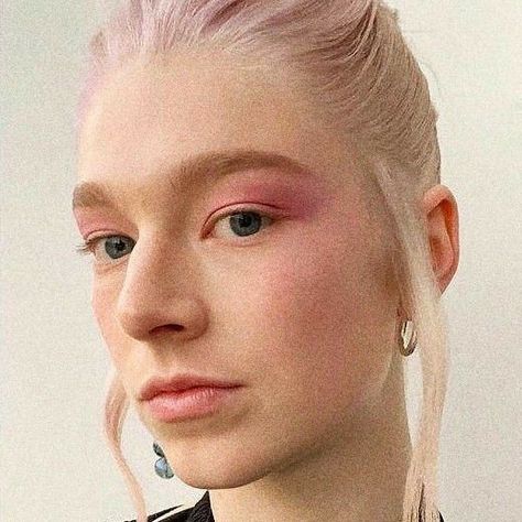 Female Face Claims Blonde, Big Nose Aesthetic, Artsy Eye Makeup, Face Claims Blonde, Euphoria Icons, Nose Aesthetic, Hunter Shafer, U Are Beautiful, Aquiline Nose