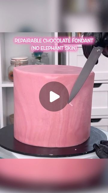 Jinny-Cara Maxwell on Instagram: "Ingredients

400g White Chocolate ( I use Callebaut) (Or Use Deco Melts for “Mock Chocolate)
200g Glucose Syrup
500g Fondant

I used a cheap supermarket fondant to show how well this works. So you choose the fondant you like 

***For a sharp edge pop it into the freezer once covered and then cut the edges with a knife as you would with ganache

Make your modelling chocolate &add it to the fondant whilst it’s still wet or you will get lumps. It’s very sticky so gloves are great until it’s all combined

To scale this up or down

Start with your Chocolate, the amount you use, you will need half for the glucose syrup. To calculate the fondant amount use 25% more fondant than the chocolate.
E.G 
200g Chocolate halved will give you 
100g Glucose Syrup ….. 200g C How To Add Fondant To A Cake, Making Fondant, Modelling Chocolate, Cake Hacks, Different Cakes, Chocolate Fondant, Cake Baking, Pop It, Fondant Cake