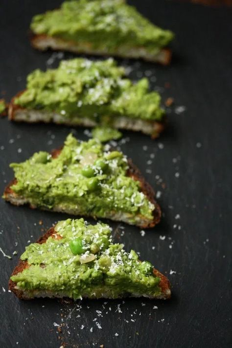 Mushy Peas on Toast with Mint | Irish Food Recipe Peas On Toast, Healthy Halloween Recipes, Spring Appetizers, Healthy Halloween Food, Mushy Peas, Irish Food, Healthy Halloween, Pea Recipes, Pub Food