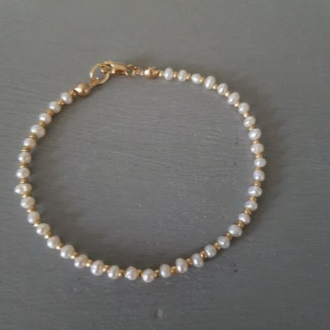 Pearl Bracelet Ideas, Motifs Perler, Diy Bracelet Designs, June Birthstone Jewelry, Beads Bracelet Design, Freshwater Pearl Bracelet, Handmade Wire Jewelry, Bracelet Ideas, Bridal Bracelet