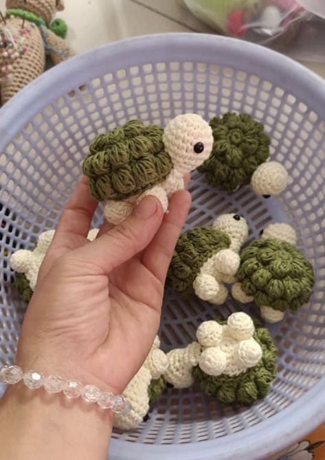 Crochet A Turtle, Crochet A Heart, Heart Applique, Crochet Fairy, Quick Crochet Patterns, Crochet Keychain Pattern, Crochet Bouquet, Crochet Turtle, Pola Amigurumi