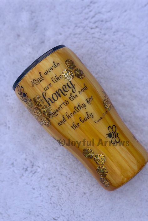 Bee Honey Design, Resin Mugs, Bee Tumbler Ideas, Bee Bling Tumbler, Honeycomb Tumbler, Bumble Bee Tumbler, Bee Epoxy Tumbler, Fall Tumblers, Bling Projects