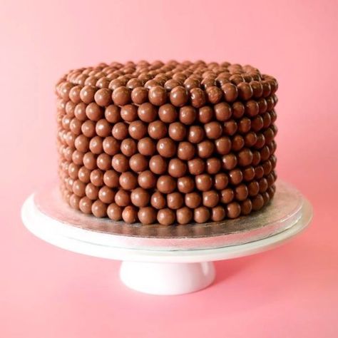 Malteser Cake, Maltese Recipes, Millionaire Shortbread, Torte Cupcake, Cake Cover, Thanksgiving Desserts, Coconut Cake, Chocolate Cake Recipe, Food Cakes