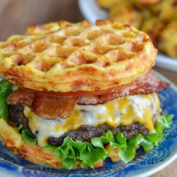 Keto Bacon Cheeseburger Low Carb Burger Recipes, Keto Bacon Cheeseburger, Keto Burgers, Keto Cheeseburger, Low Carb Burger, Keto Bacon, Keto Chaffles, Keto Burger, Free Keto Meal Plan