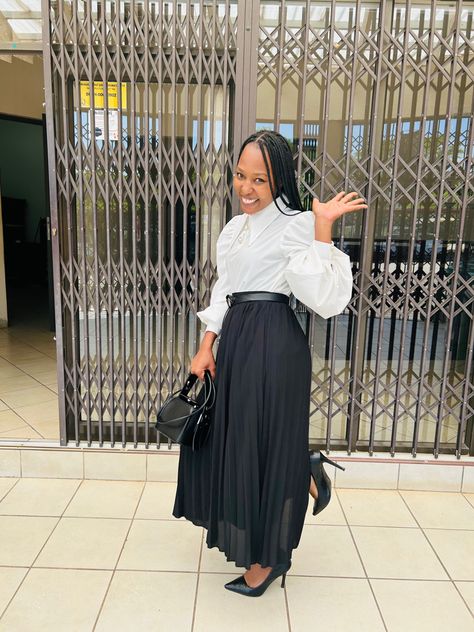 Black And White Modest Outfits, Black And White Pleated Skirt Outfits, White Blouse Black Skirt, Black And White Church Outfit, Long Pleated Skirt Outfit Formal, Pleated Skirt Outfit Formal, Long Black Pleated Skirt Outfit, Maxi Pleated Skirt Outfit, White Pleated Skirt Outfit