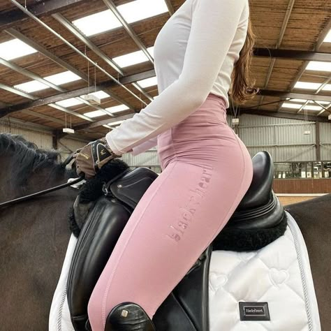 Pink Riding Outfit, Pink Equestrian Outfit, Pink Equestrian Aesthetic, Coquette Equestrian, Cute Riding Outfits, Horseback Riding Aesthetic, Shifting Places, Horse Girl Outfits, Horse Riding Leggings