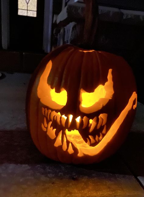 We are Venom! Venom Pumpkin Carving, Venom Pumpkin, Spiderman Pumpkin, Funny Spiderman, Spiderman Memes, We Are Venom, Pumpkin Cravings, Tractor Cake, Venom Spiderman