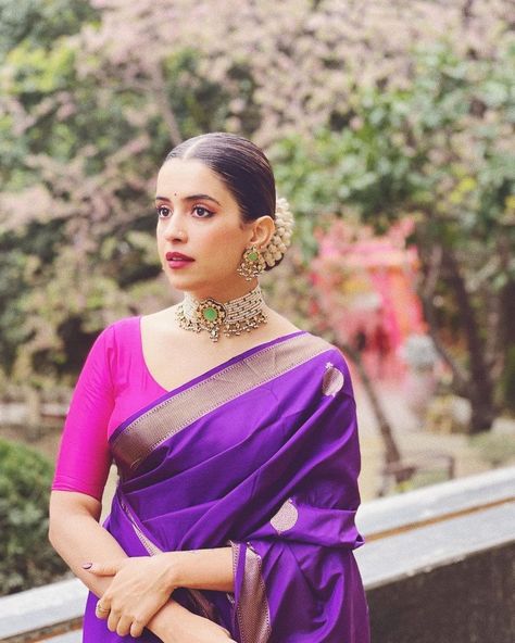 Rani Pink Saree Contrast Blouse, Blue And Red Saree, Pattu Sarees Wedding, Sanya Malhotra, Simple Saree Designs, Bridesmaid Saree, New Saree Blouse Designs, Guest Hair, Wellness Resort