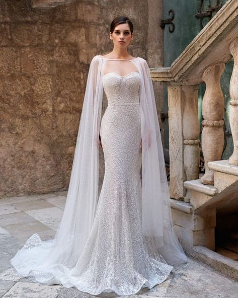 28 Most Unique Wedding Dresses That We Have Ever Seen Bride Fashion Illustration, European Wedding Dresses, Baju Kahwin, Muslimah Wedding Dress, Cape Wedding Dress, Bridal Cape, Dream Wedding Ideas Dresses, A Wedding Dress, Gorgeous Wedding Dress