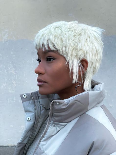 Sci Fi Hairstyles, Futuristic Hairstyles, Futuristic Hair, Short White Hair, Hairdos For Curly Hair, Short Hair Color, Hair Reference, Black Natural Hairstyles, White Hair