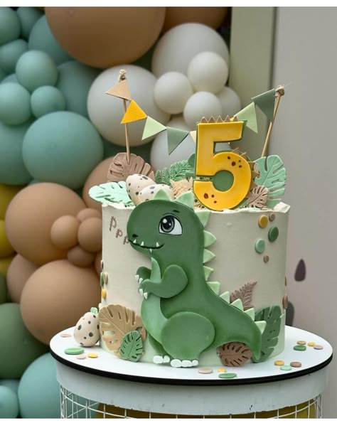 Dort Dinosaurus, Dino Torte, Korean Style Cake, Dinasour Birthday, Dino Birthday Cake, Baby Boy Birthday Themes, Dinosaur Theme Birthday, Dinosaur Cakes, Dinosaur Birthday Party Decorations