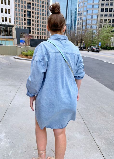 SPRING OUTFIT: OVERSIZED DENIM SHIRT DRESS Oversized Denim Shirt Outfit, Julia Marie, Denim Shirt Outfit, Oversized Denim Shirt, Outfit Oversize, Atlanta Fashion, Summer Outfit Inspiration, Denim Shirt Dress, Casual Chic Outfit