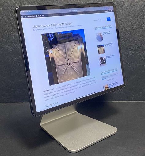 Ipad Magnetic Stand, Ipad Stand Aesthetic, Media Consumption, Apple Macintosh, Ipad Stand, Apple Ipad Pro, Latest Gadgets, Touch Screen Display, Study Inspiration