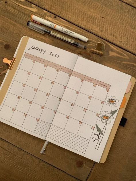 Monthly Calendar Bujo, Journal Decor, School Journal, Bullet Journal Monthly Spread, Journal 2024, School Journals, Bullet Journal Ideas Templates, Journal Inspiration Writing, Cute Stationary School Supplies