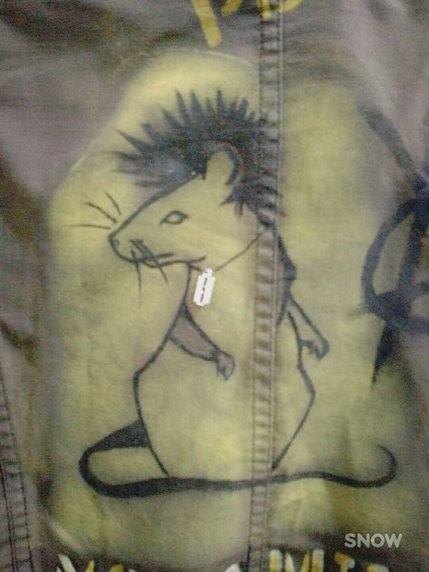 Punk Rat Tattoo, Punk Rat, Bleaching Clothes, Punk Fashion Diy, Punk Patches, Arte Punk, Robert Mapplethorpe, Diy Patches, Punk Outfits