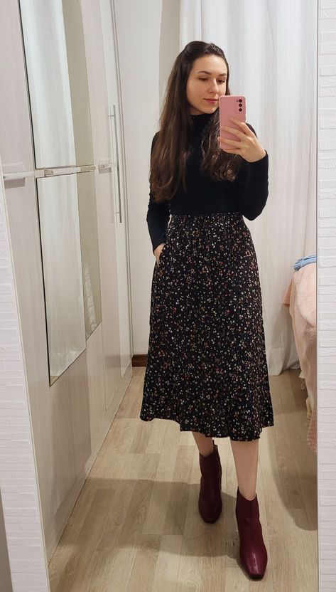 Birthday Ootd, Formal Attire For Women, Date Night Outfit Classy, Skirt Outfits Fall, Modesty Outfits, Capsule Wardrobe Outfits, Cute Modest Outfits, Modesty Fashion, Fashionista Clothes