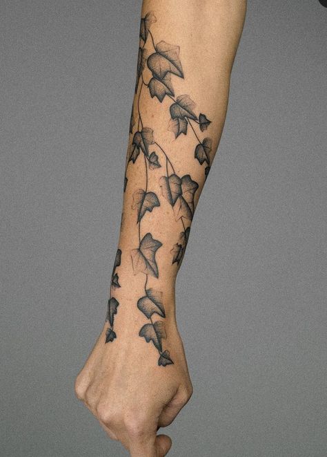 Ivy Tattoo Sleeve, Arm Wrap Tattoo, Dog Japanese, Ivy Tattoo, Earthy Tattoos, Around Arm Tattoo, Wrap Tattoo, Ivy Vine, Vine Tattoos