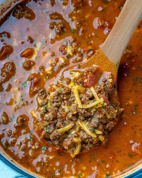 This Keto Beef Chili recipe is super hearty and so flavorful! It's an easy, low carb chili made without beans but packed with goodies. #keto #ketochili #chilirecipe #lowcarbchili #beefchili Low Carb Beef Chili, Jeff Mauro Steak Chili, Paleo Beef Chili, Chili Without Tomatoes Recipes, Keto Venison Chili, Chili Recipe With Beef And Sausage, Keto Crockpot Chili, Bariatric Chili Recipe, Low Carb Chili Crockpot