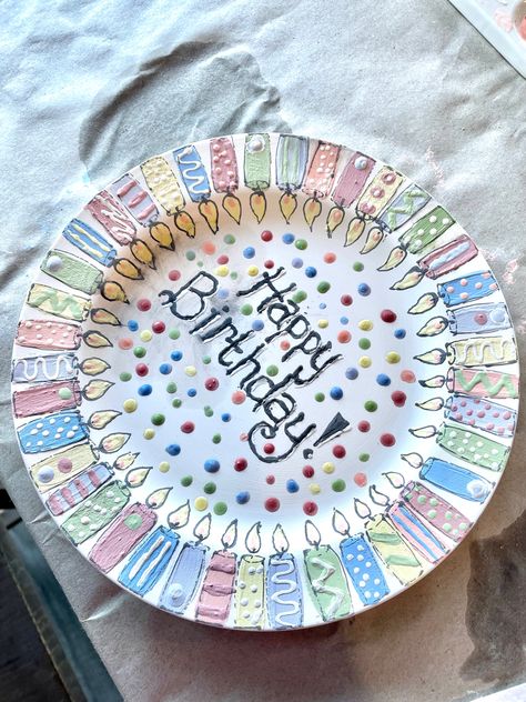 Painted Celebration Plates, Baby Birthday Plate Pottery, Birthday Plate Design, Pottery Painting Ideas Pasta Bowl, Happy Birthday Pottery Plate, Birthday Plate Ceramic, Birthday Plates Ceramic Diy Boy, Pottery Painting Birthday Plate Ideas, Birthday Pottery Plate