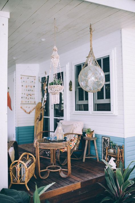 Victorian Porch, Cave Story, Ski Instructor, Beach Bungalow, Surf Shack, Beach Shack, Outside Living, Bohemian Interior, Beach Bungalows